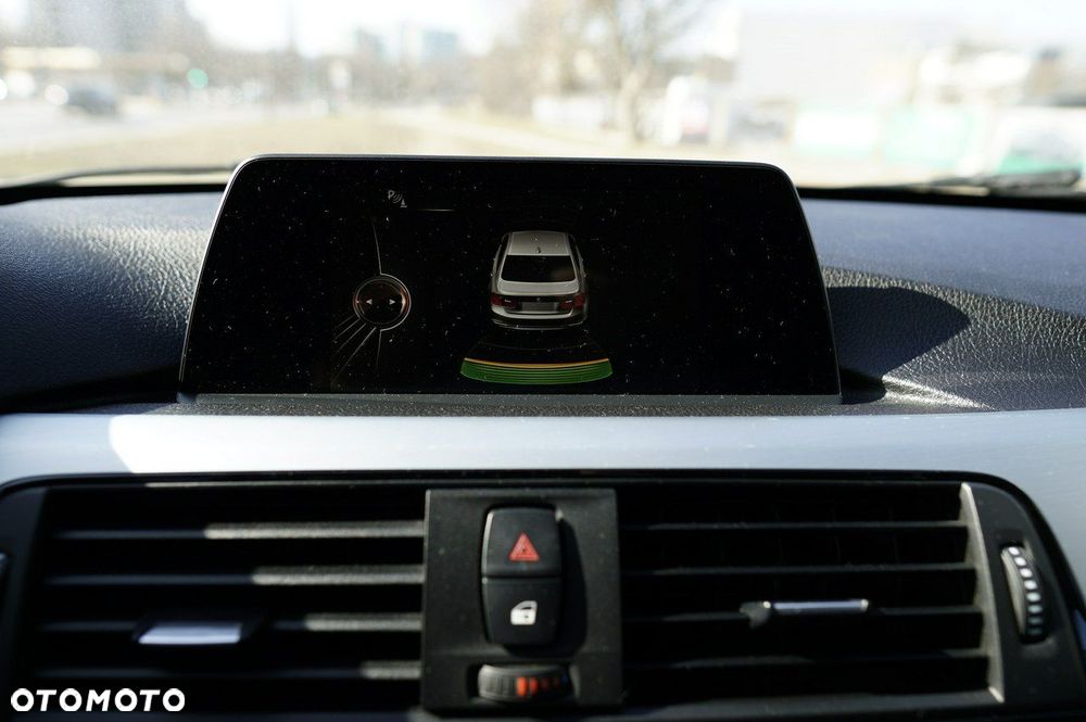 BMW Seria 3 318i Sport Line - 16