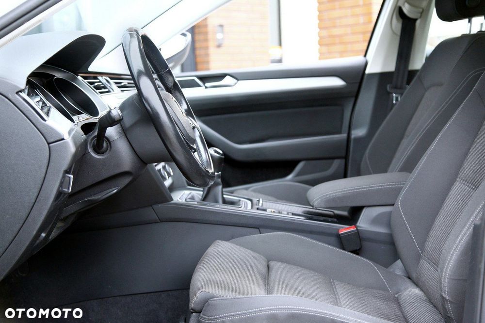 Volkswagen Passat - 19