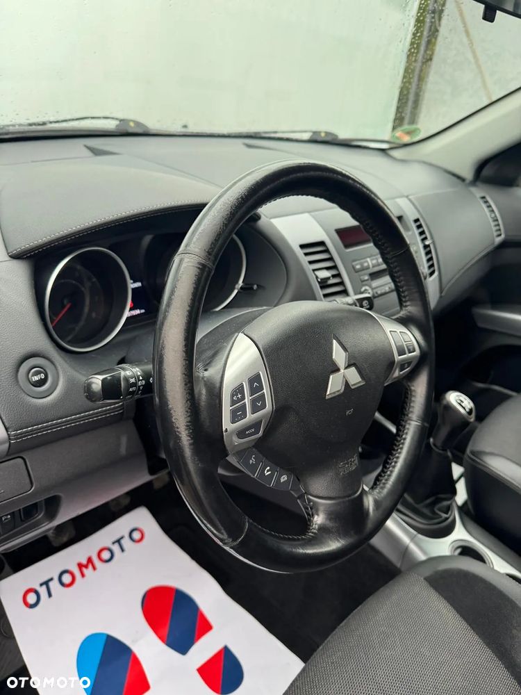 Mitsubishi Outlander - 22