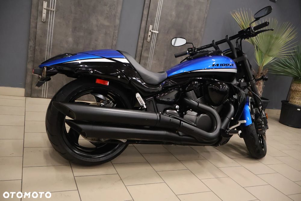 Suzuki Intruder - 12