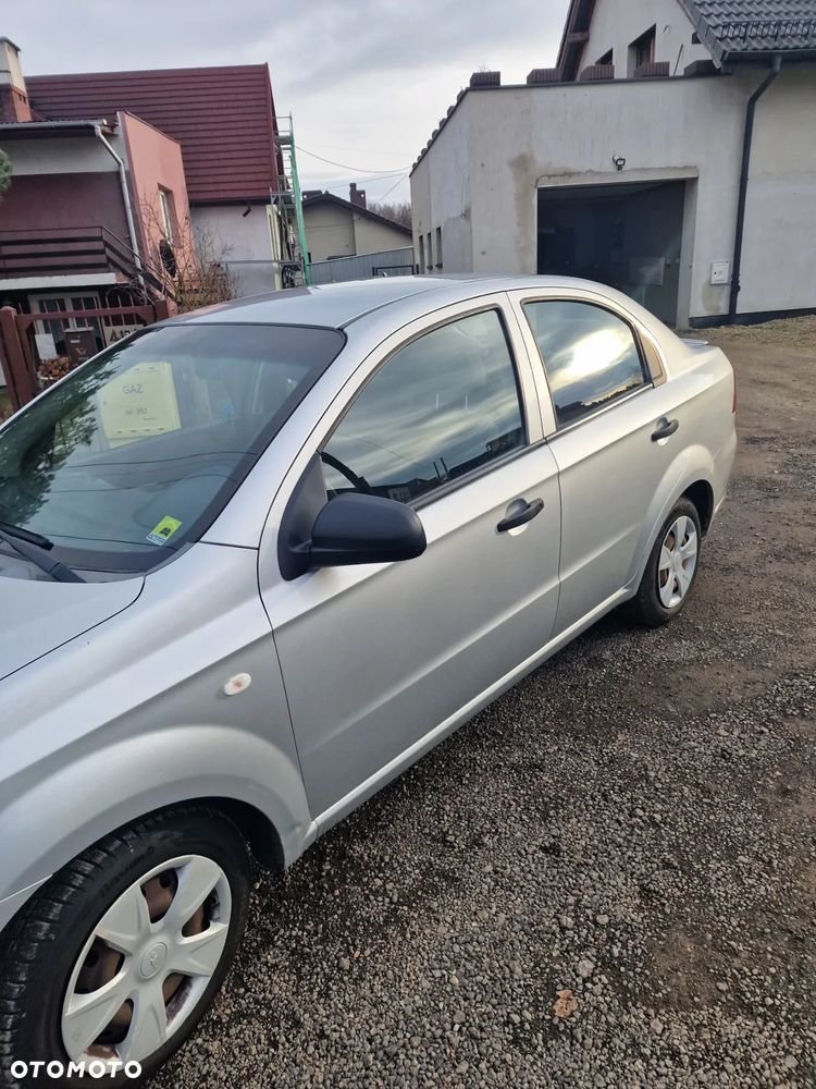 Chevrolet Aveo - 4