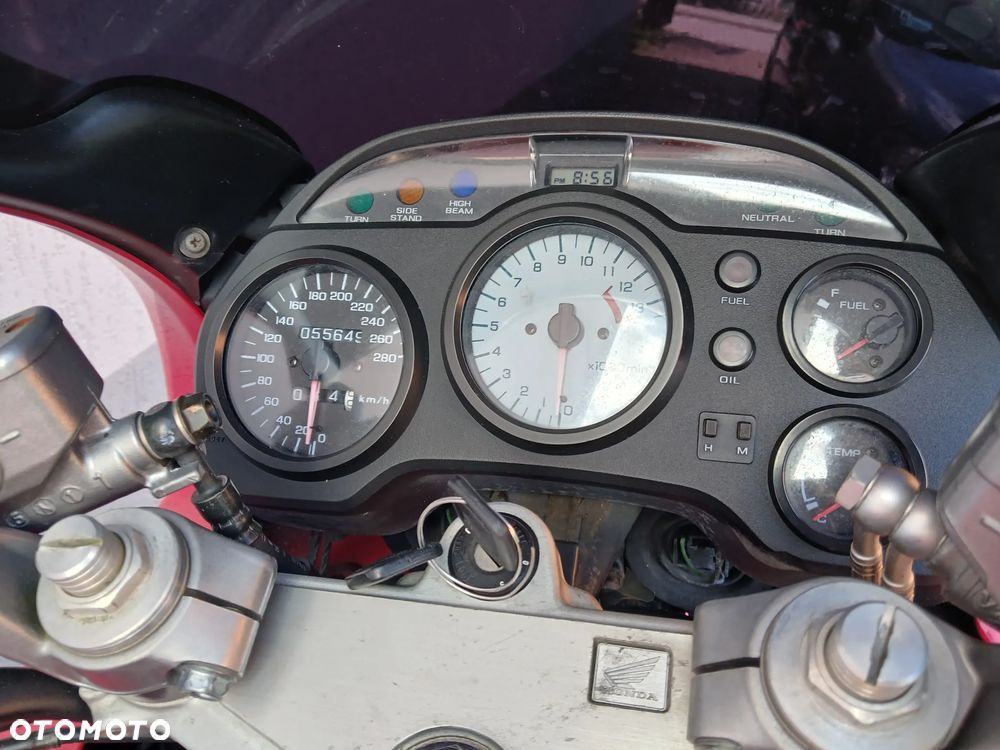 Honda VFR - 8