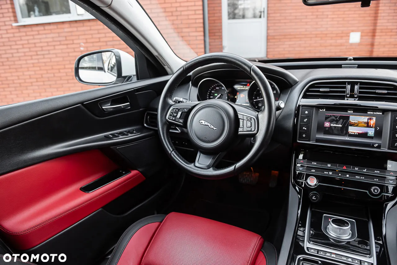 Jaguar XE 2.0 D AWD R-Sport - 30