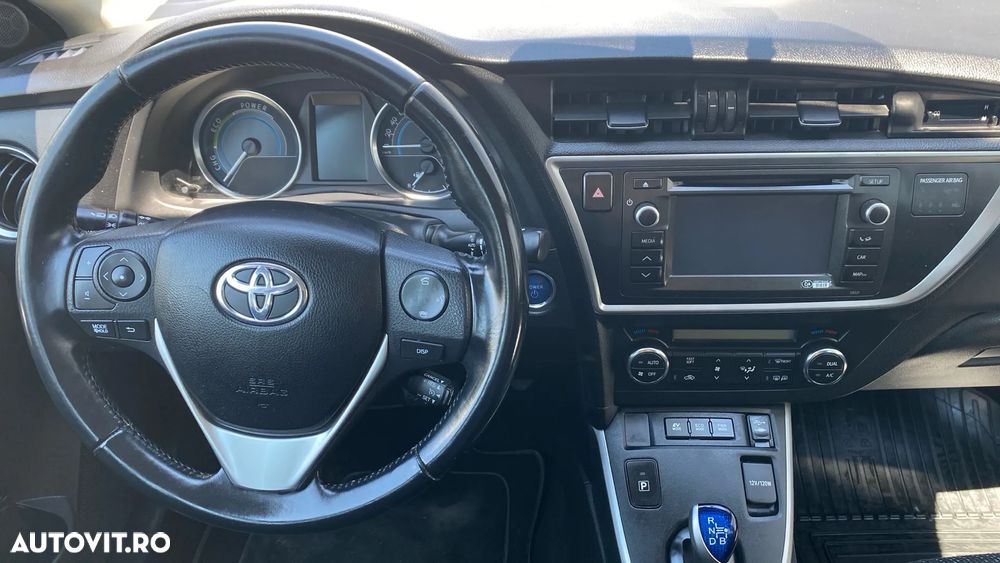 Toyota Auris 1.8 L VVT-i HSD Sol - 8