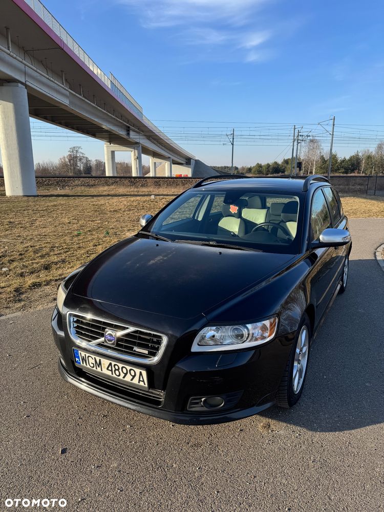 Volvo V50 2.0D R-Design Momentum - 1