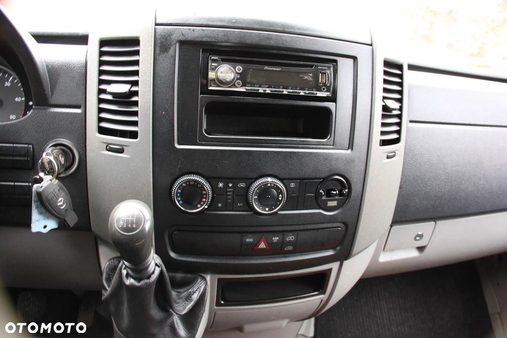 Mercedes-Benz Sprinter - 13