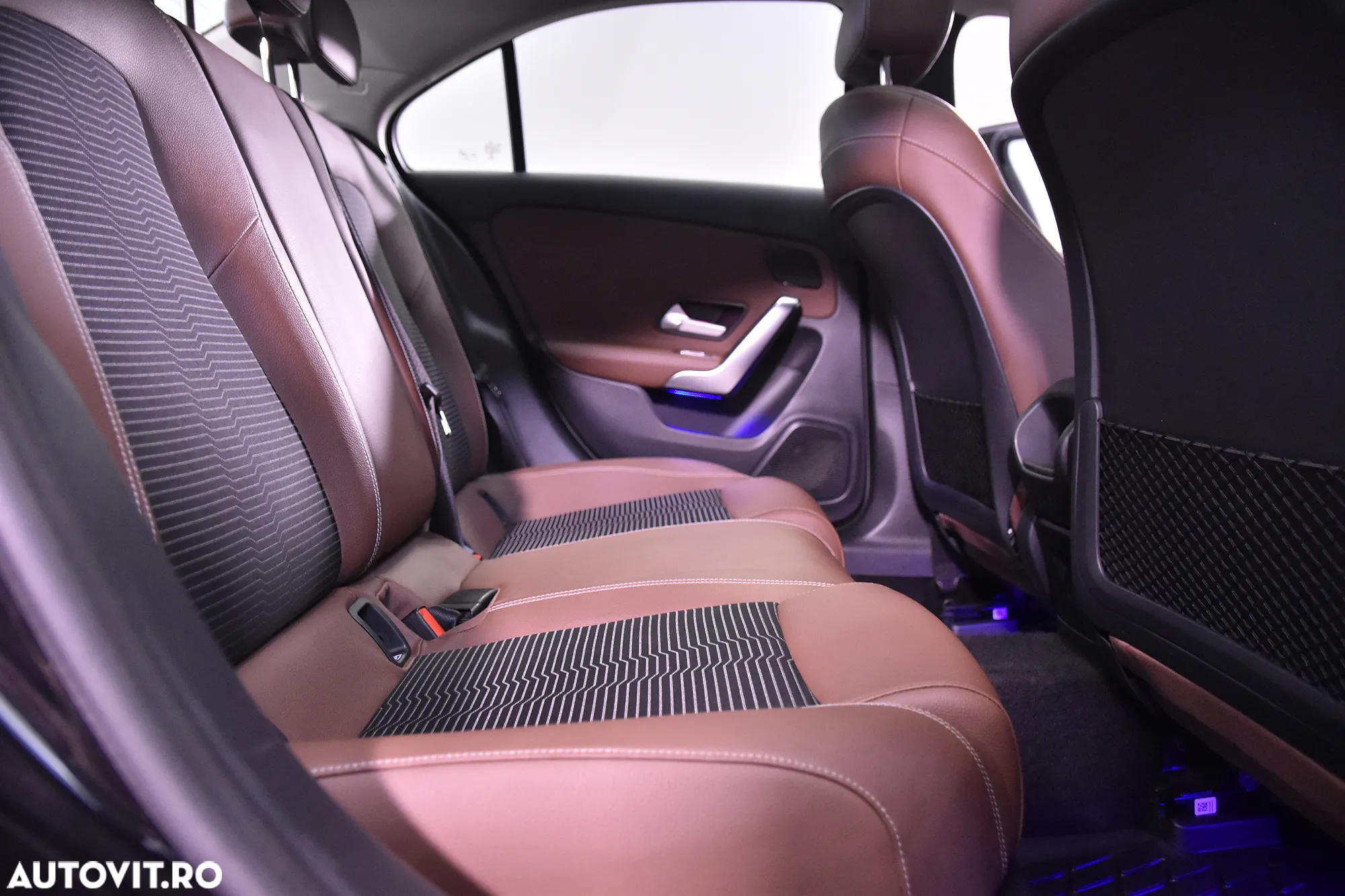 Mercedes-Benz A 220 4MATIC Sedan Aut. - 12