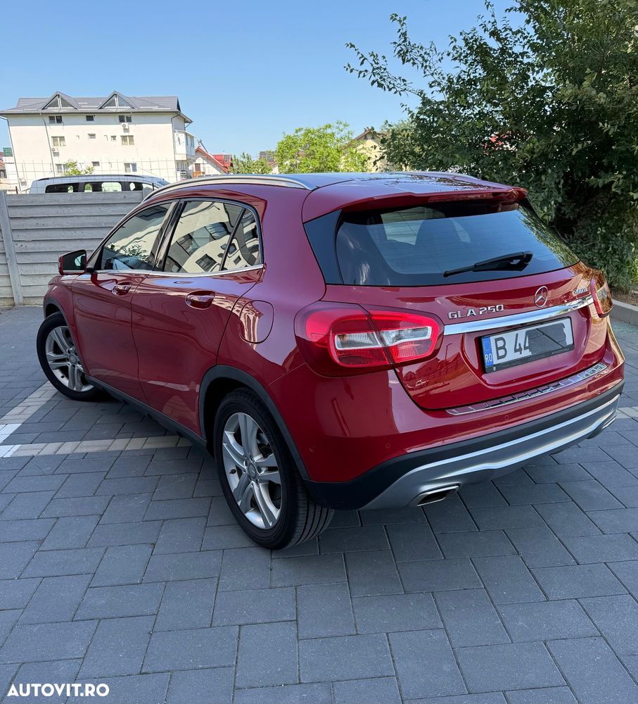 Mercedes-Benz GLA 250 4MATIC 7G-DCT - 4