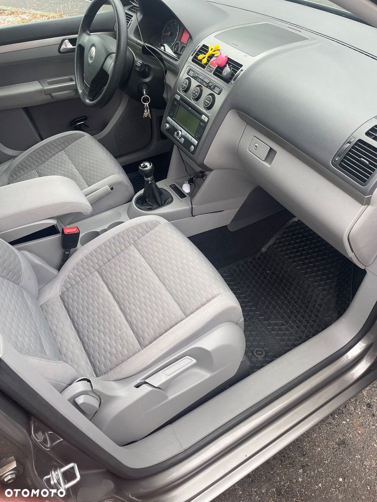 Volkswagen Touran - 10