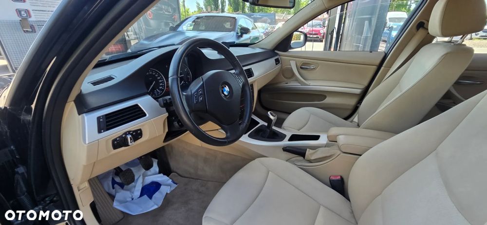 BMW Seria 3 318d DPF Edition Exclusive - 28