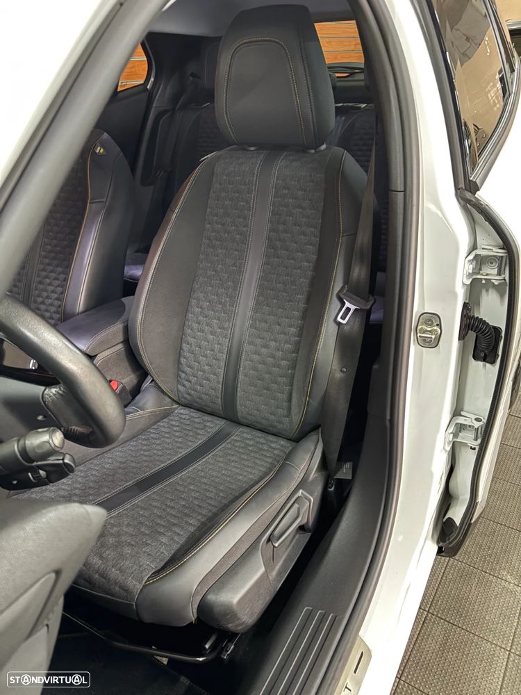 Peugeot 2008 PureTech 130 Allure Pack - 11