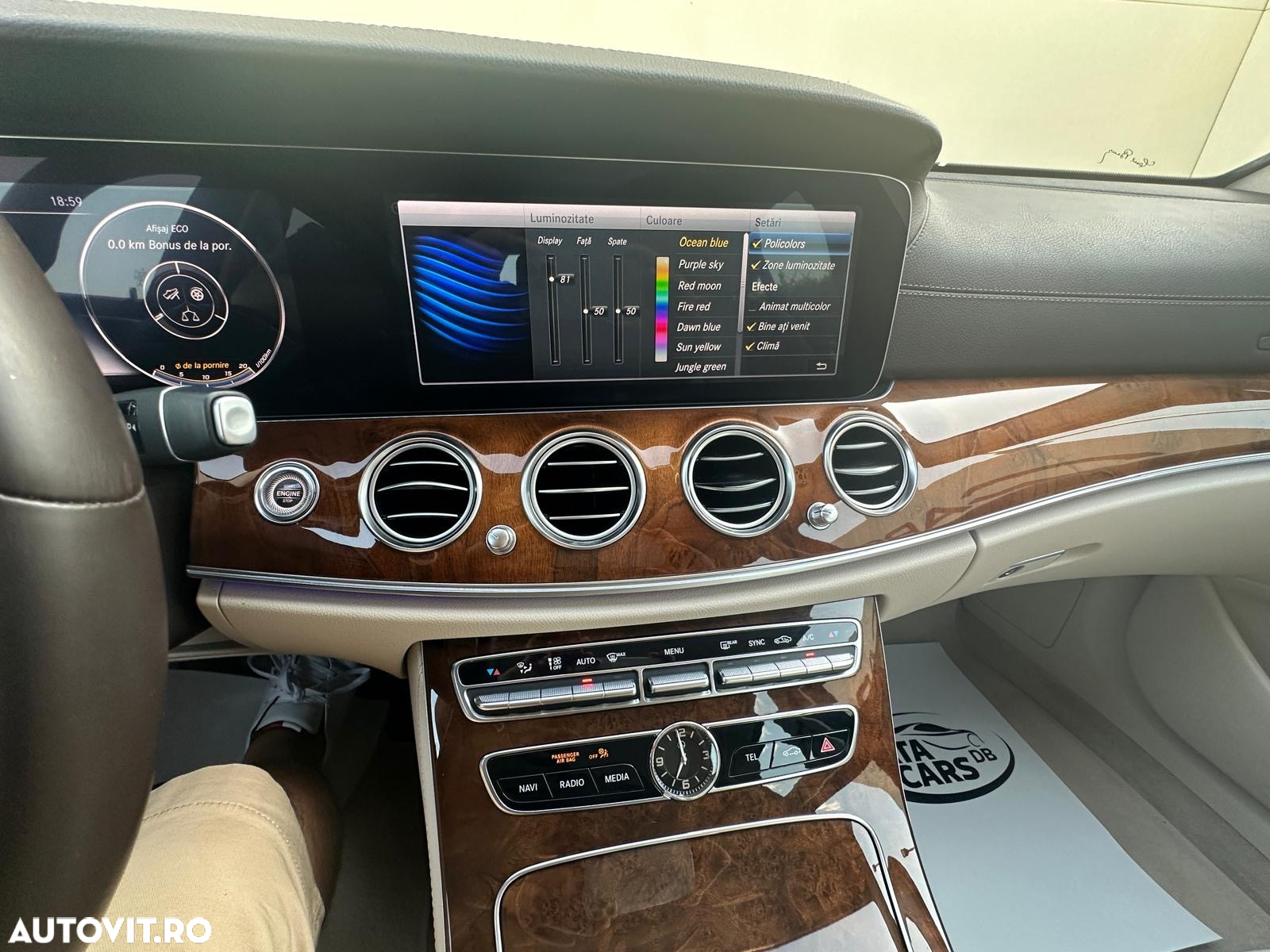 Mercedes-Benz E 220 d 4Matic T 9G-TRONIC Exclusive - 36