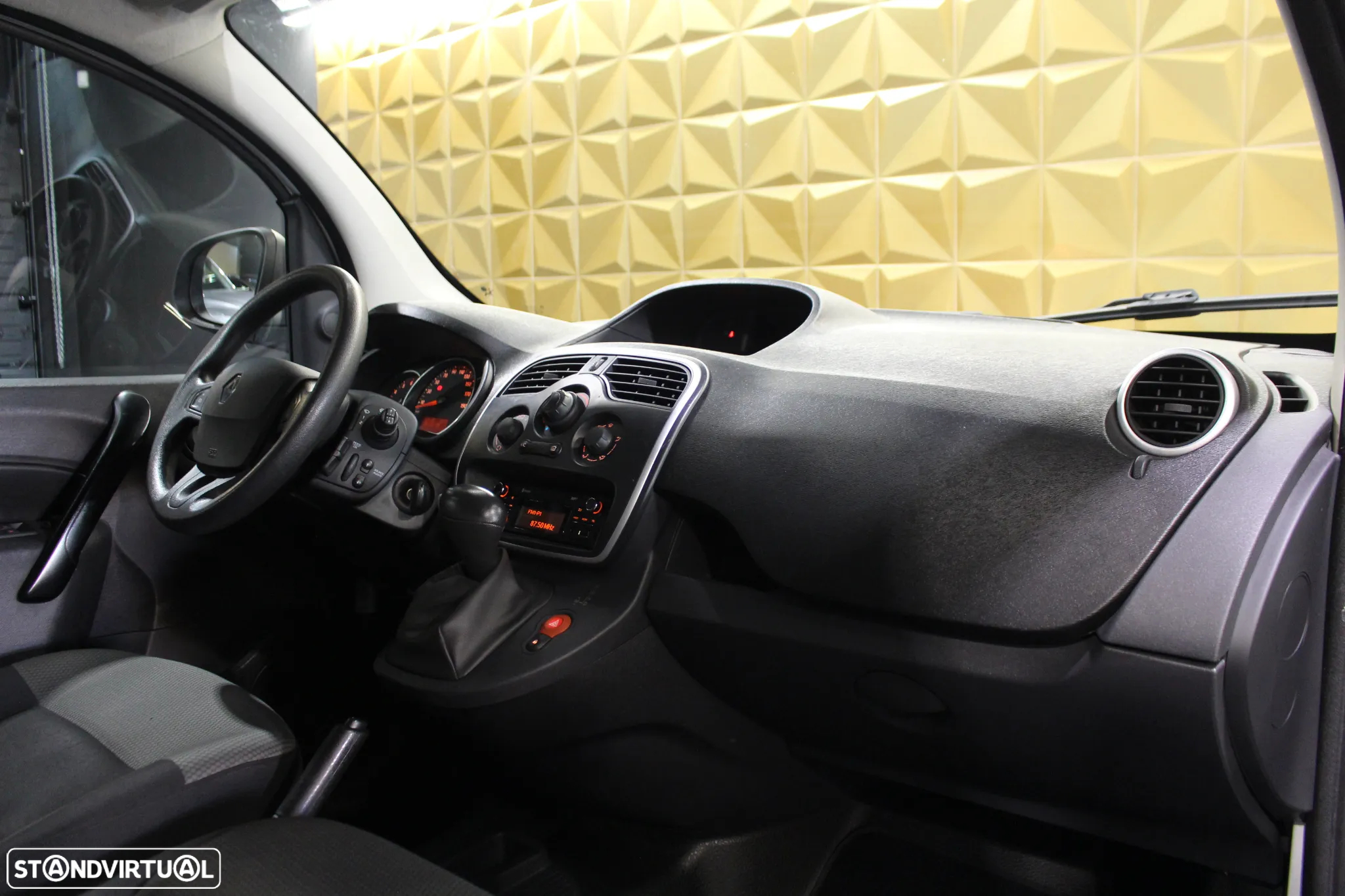 Renault Kangoo Maxi Cx. Automática 3Lugares - 16