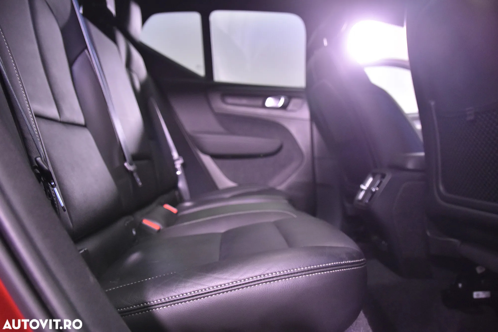 Volvo XC 40 B5 B AWD Geartronic RDesign - 12