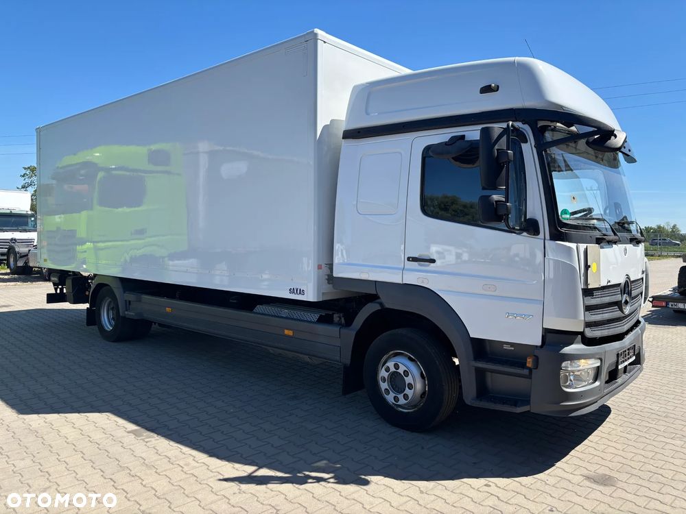 Mercedes-Benz ATEGO 1227 kontener z windą ,  kabina sypialna , webasto, klimatyzacja, niski przebieg , bezwypadkowy. (nie 1224, 1230) - 14