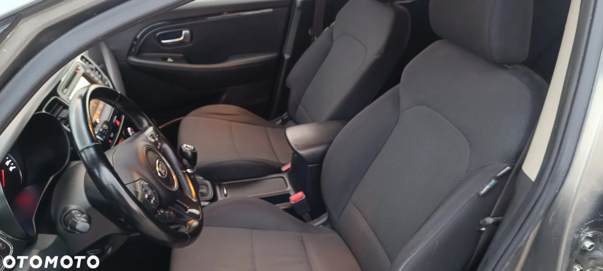 Kia Carens - 9