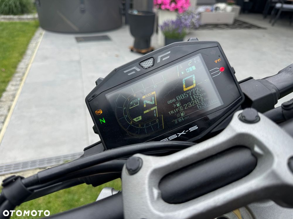 Suzuki GSX 1000 - 10