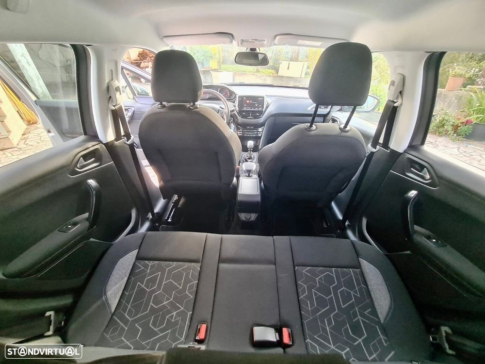 Peugeot 2008 1.2 PureTech Signature - 9