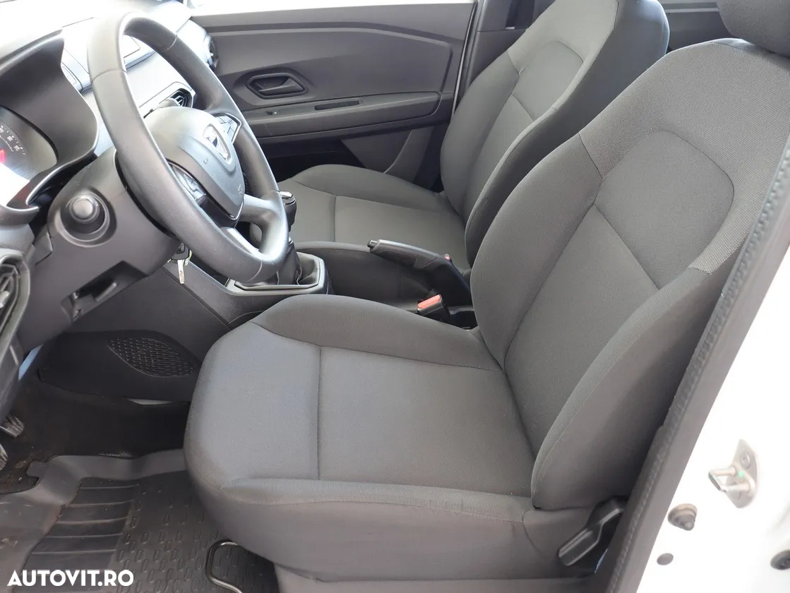 Dacia Logan TCe 90 Essential - 8