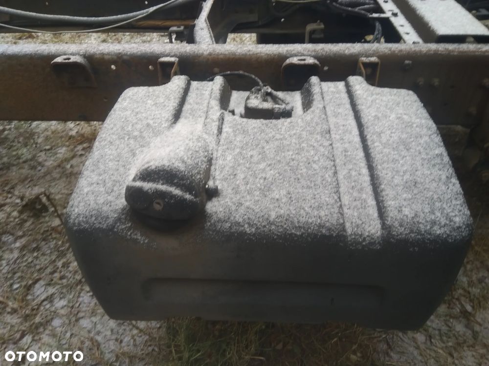 Renault Midlum 180 DCi zbiornik paliwa 105L - 1