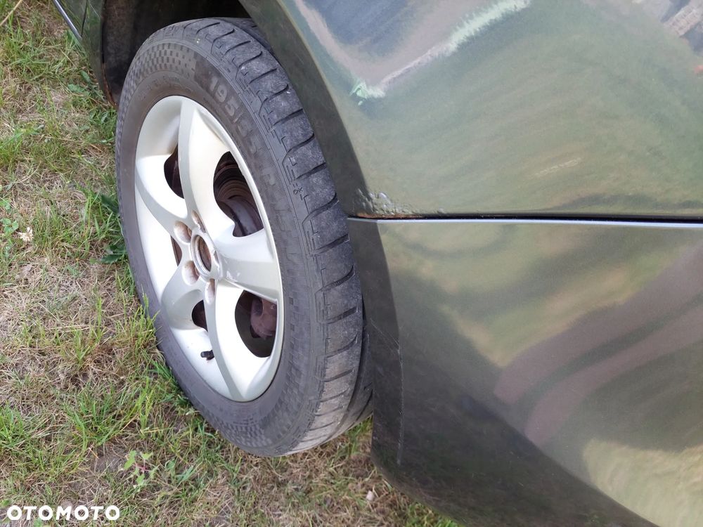 Skoda Fabia 1.6 16V Scout - 6