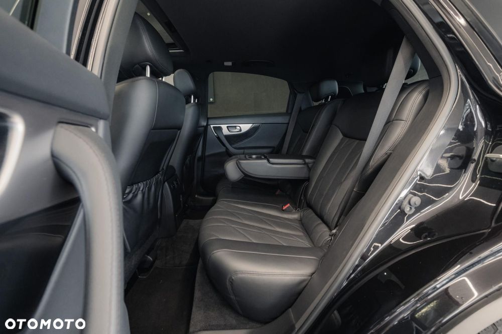Infiniti QX70 - 14