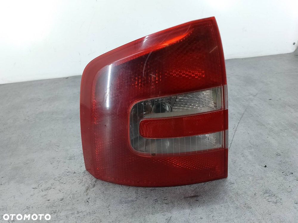 LAMPA TYLNA LEWA SKODA OCTAVIA II 275901  KOMBI - 2