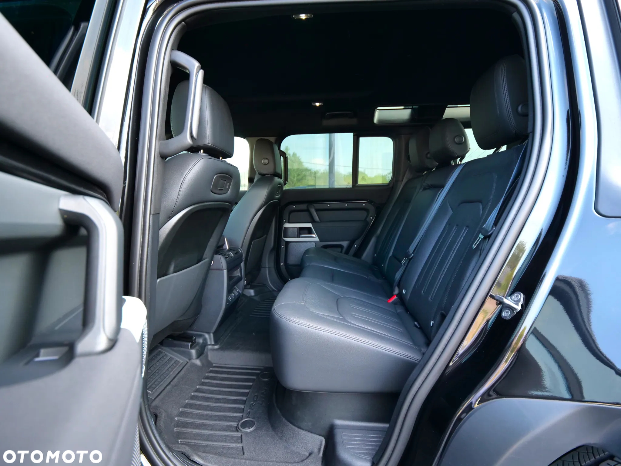 Land Rover Defender - 29