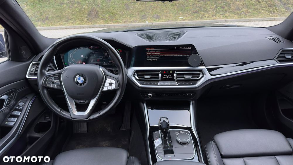 BMW Seria 3 320d xDrive Luxury Line - 17