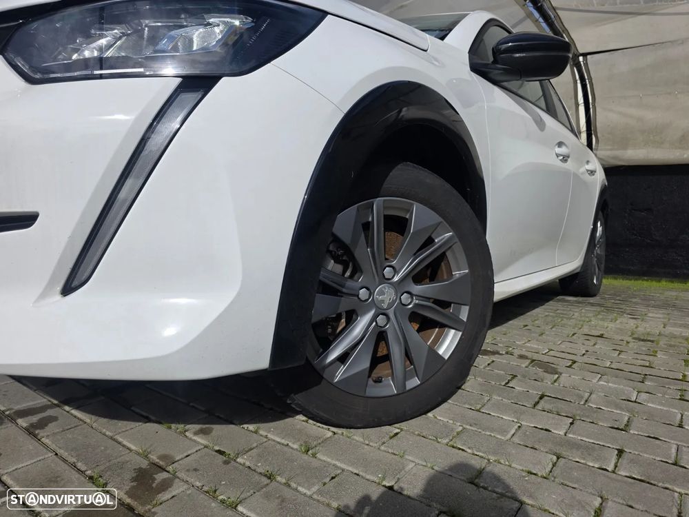 Peugeot e-208 Allure - 9