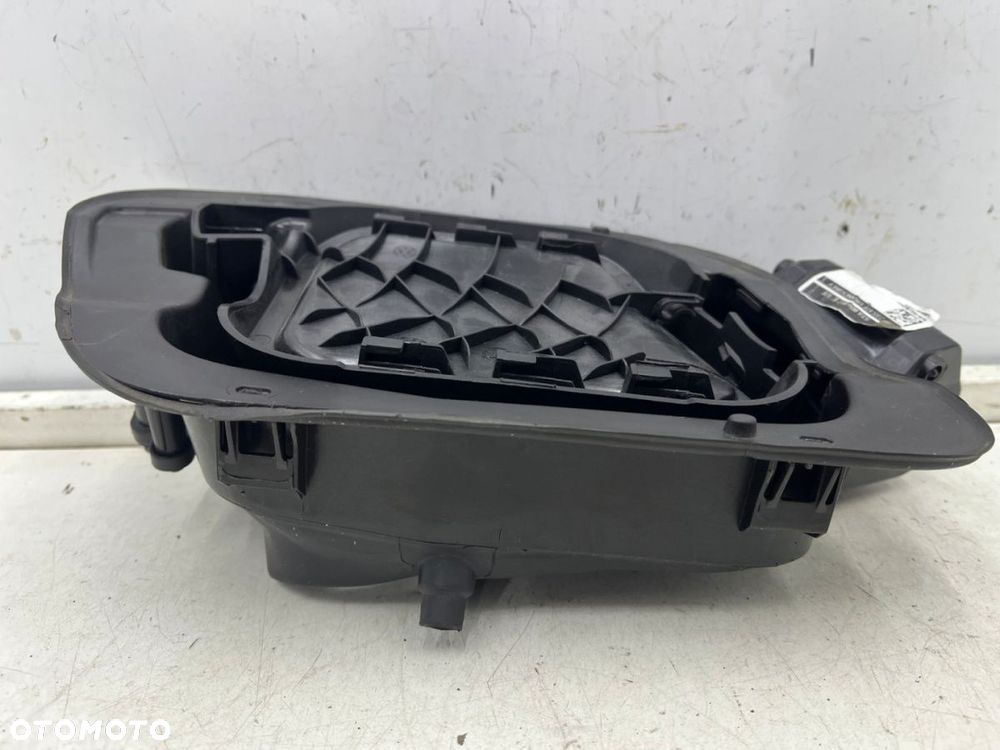 Klapka wlewu paliwa VW Touran II 5T 2015r.- 5ta809857e 5ta809799 - 5