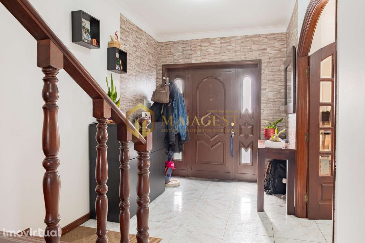 Moradia T3 com 3 Pisos, Jardim, Terraço e Churrasqueira em Campo - Grande imagem: 3/40