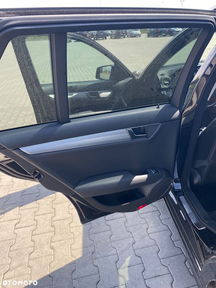 Mercedes-Benz Klasa C 300 CDI DPF 4Matic (BlueEFFICIENCY) 7G-TRONIC Avantgarde - 21