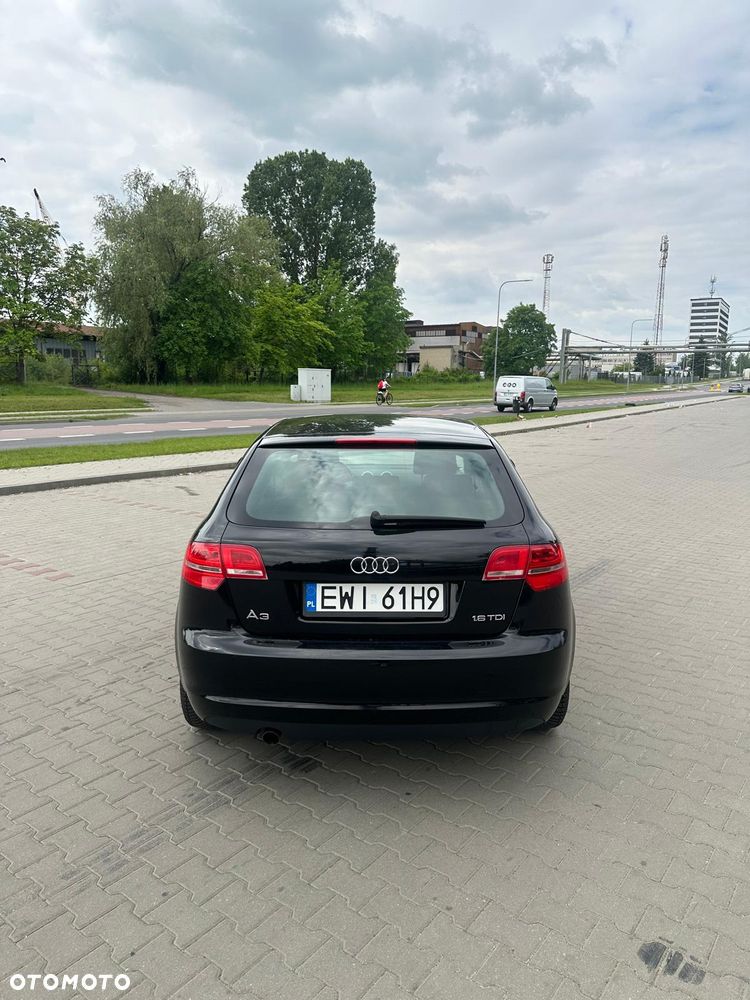 Audi A3 Sportback 1.6 TDI DPF Ambiente - 32