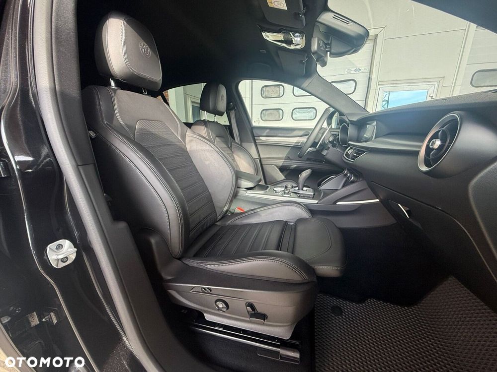 Alfa Romeo Stelvio - 12