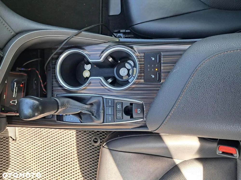 Toyota Camry 2.5 Hybrid Executive CVT - 12