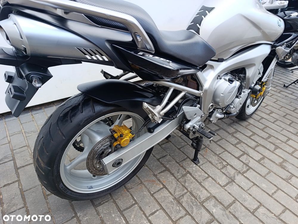 Yamaha FZ6 - 25