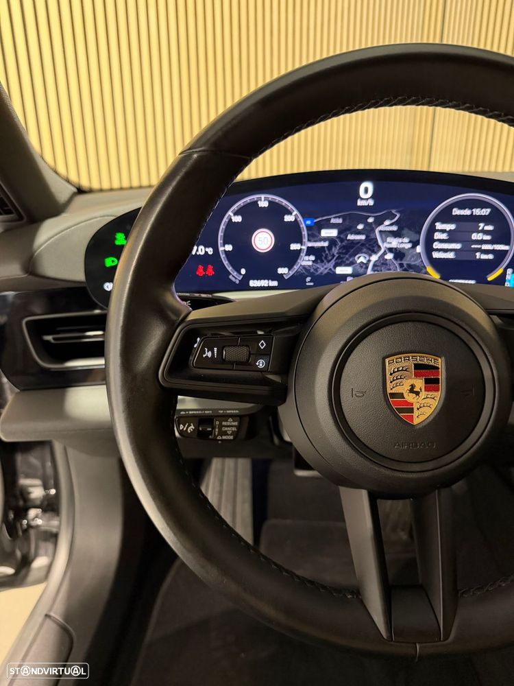 Porsche Taycan Cross Turismo 4 - 11