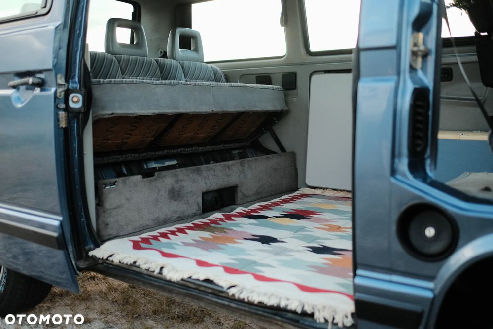 Volkswagen Multivan - 25