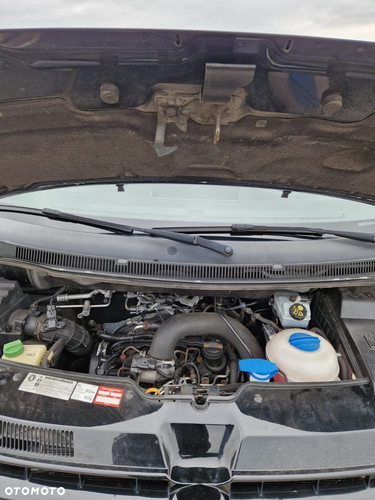 Volkswagen Multivan - 12