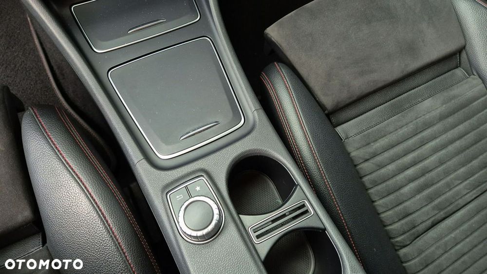 Mercedes-Benz CLA 200 7G-DCT AMG Line - 19