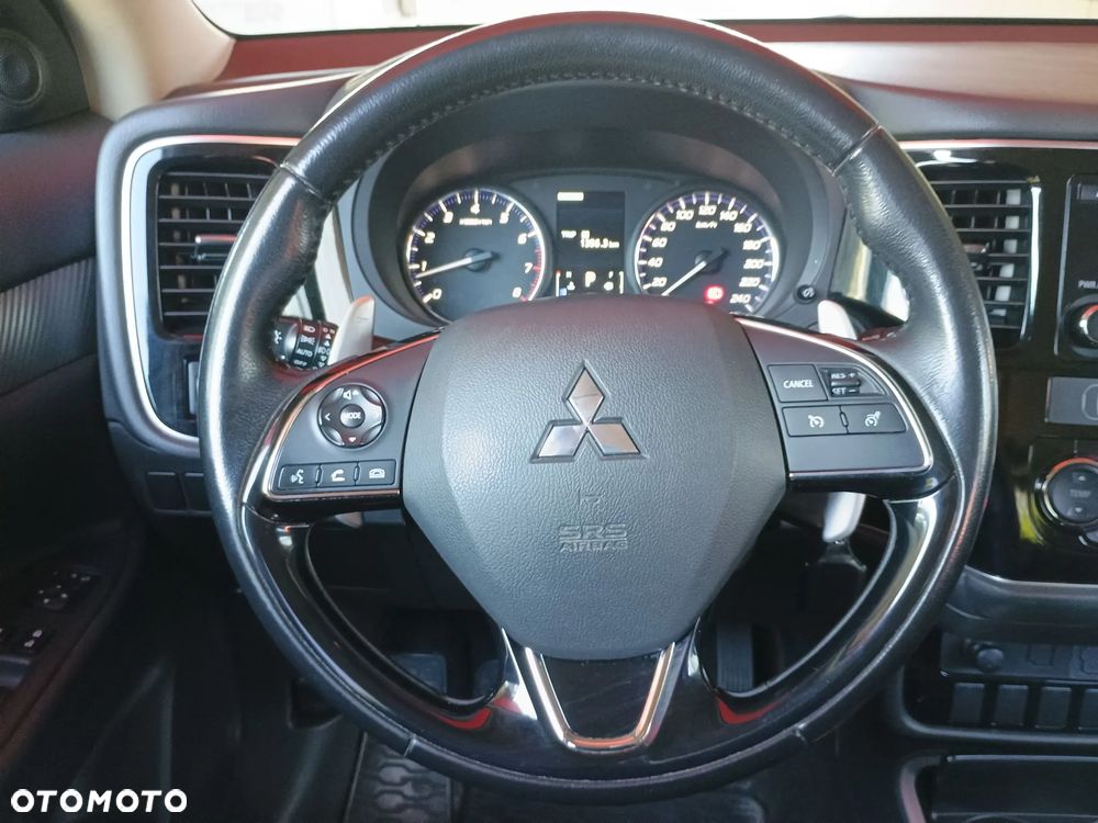 Mitsubishi Outlander 2.0 4WD Invite - 14