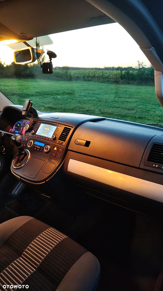 Volkswagen Multivan - 15