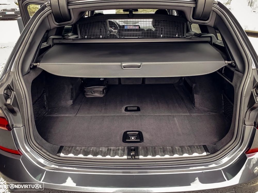 BMW 318 d Pack Desportivo M Auto - 17