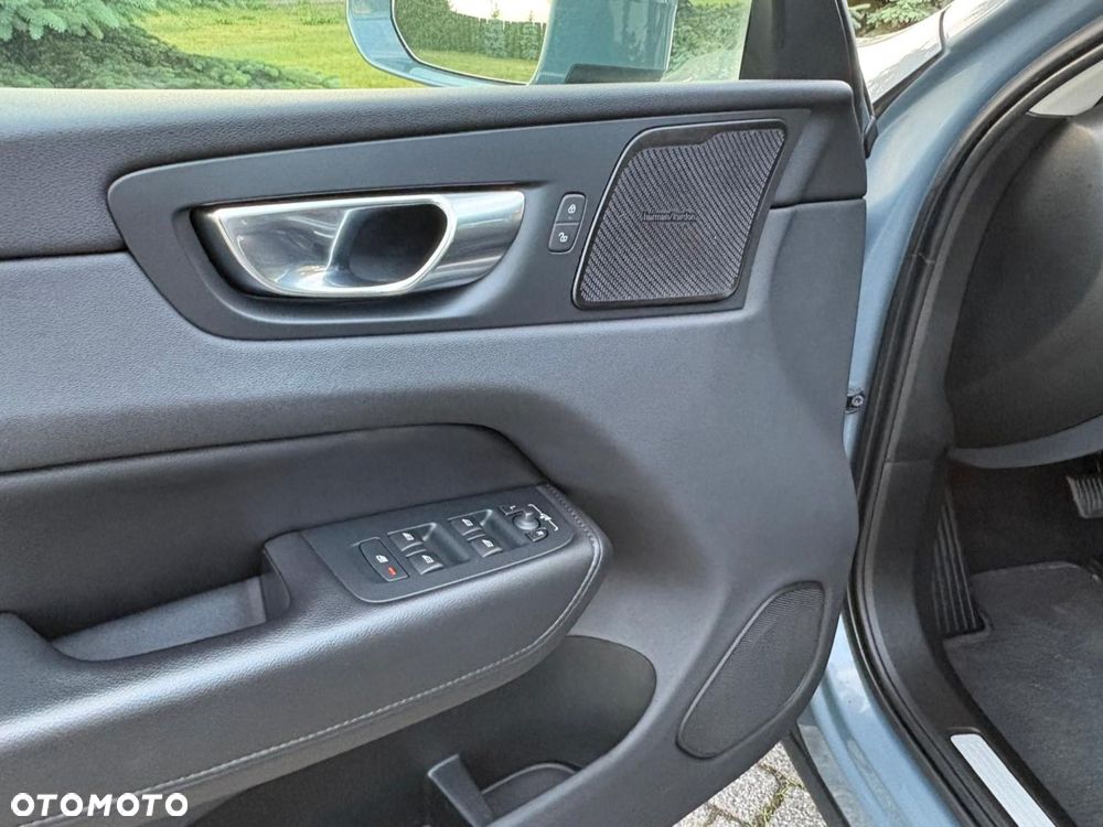 Volvo XC 60 B4 D AWD Momentum Pro - 12