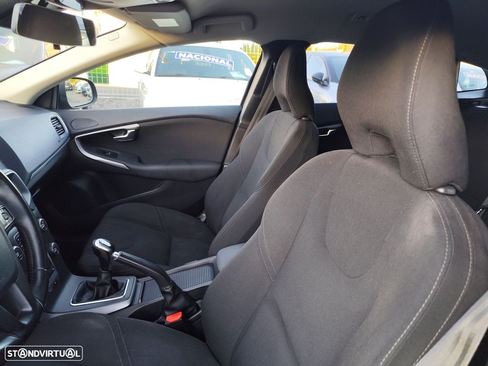 Volvo V40 1.6 D2 Momentum - 10