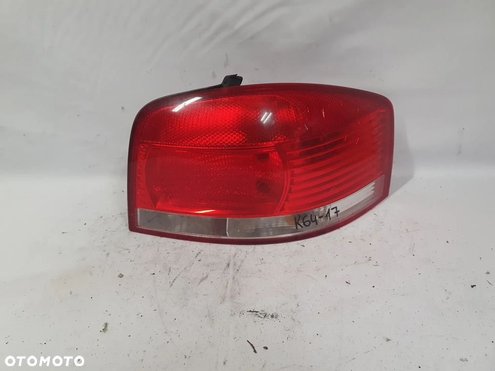 * LAMPA TYLNA PRAWA TYŁ PRAWO AUDI A3 8P 3D - 1