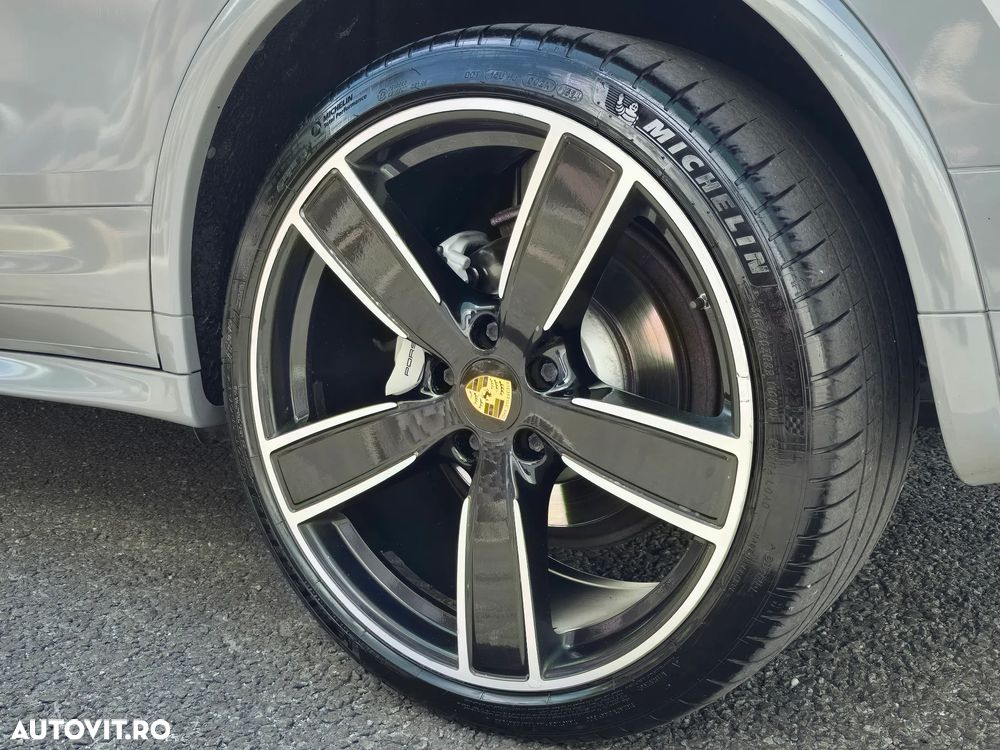 Porsche Cayenne 4.2 L S - 7