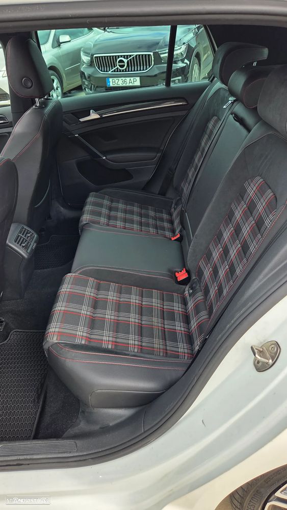 VW Golf 2.0 TSI GTI DSG Performance - 10