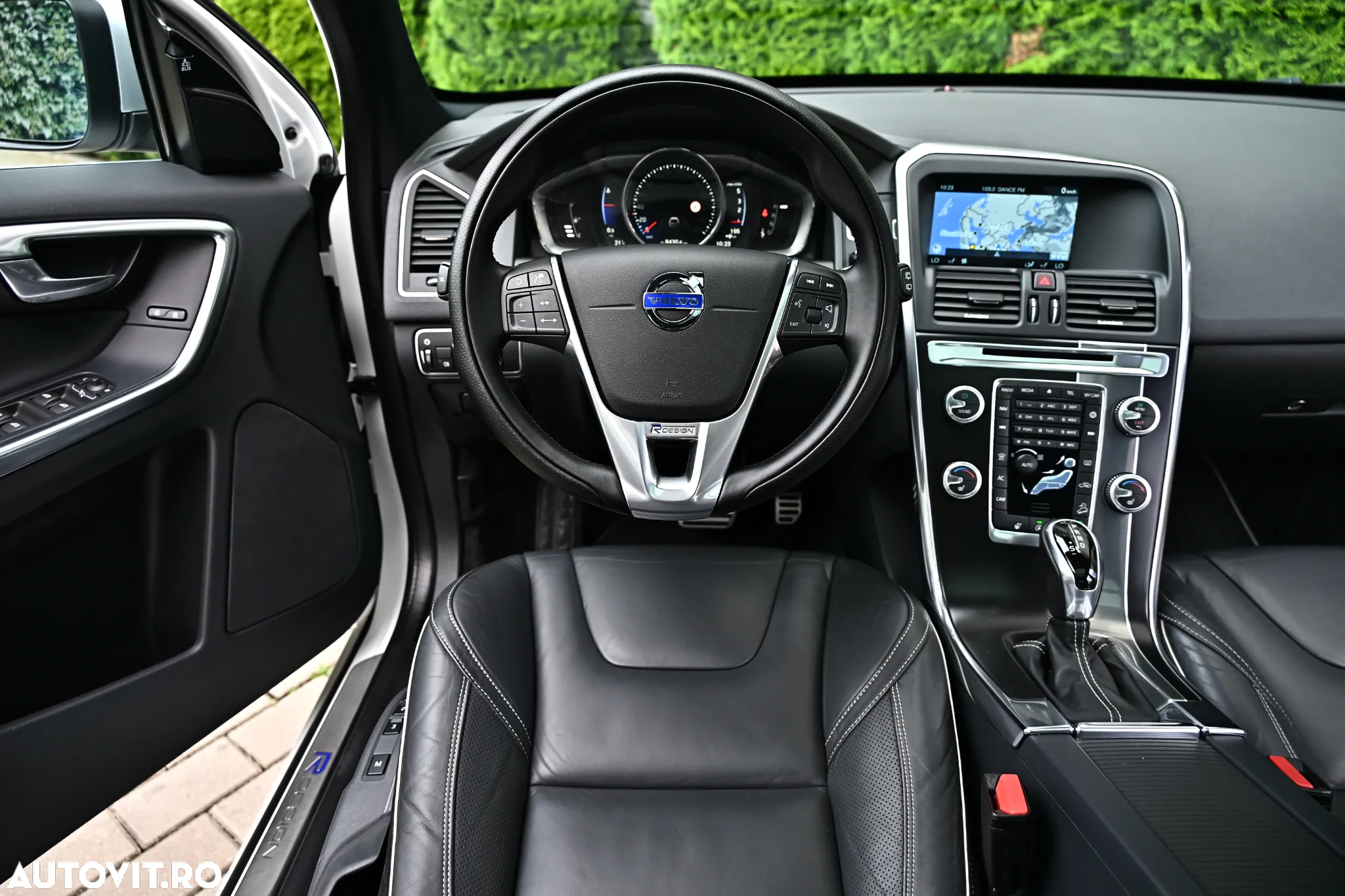 Volvo XC 60 D5AWD R-Design - 10